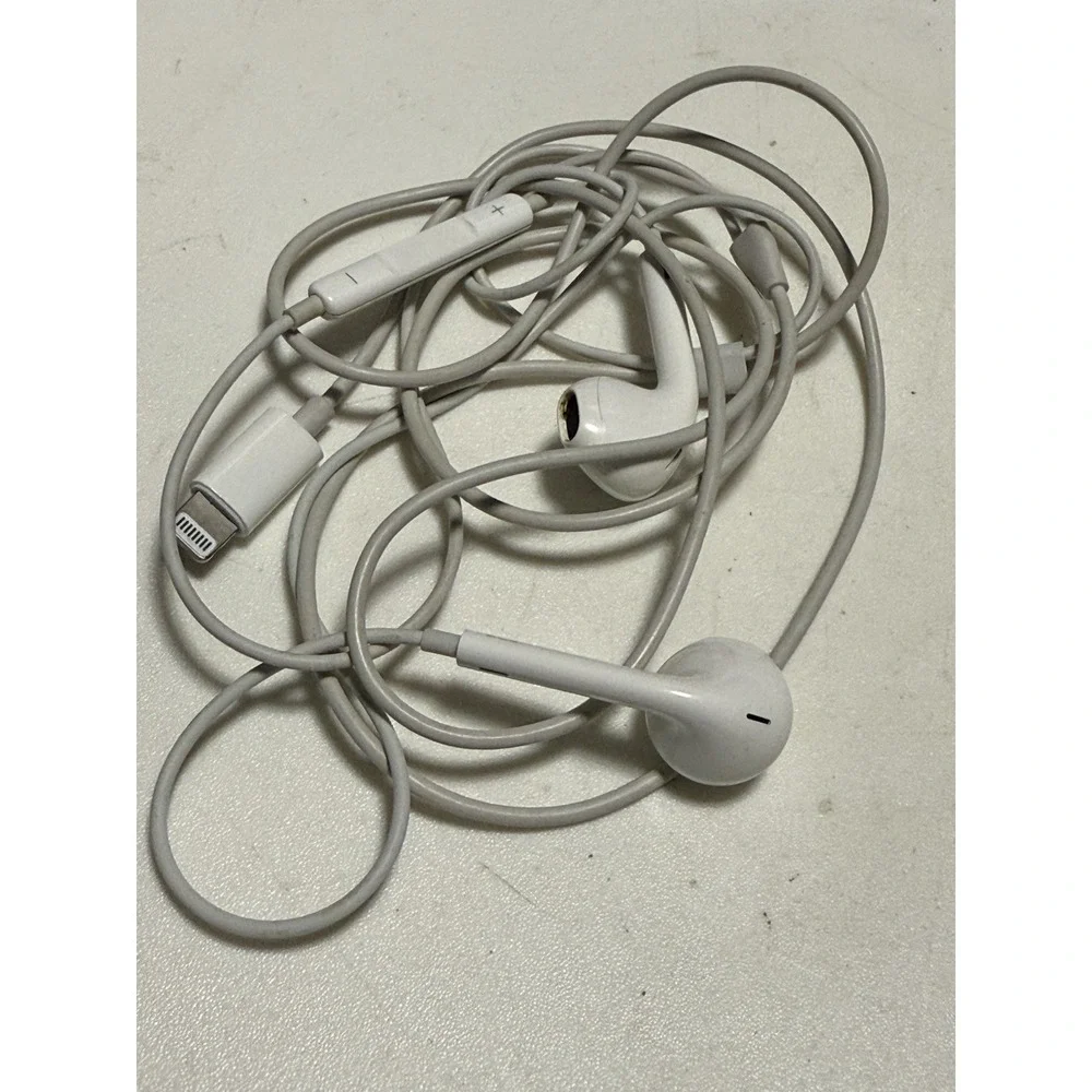 Apple EarPods with Aux In Ear Canal Headset - White